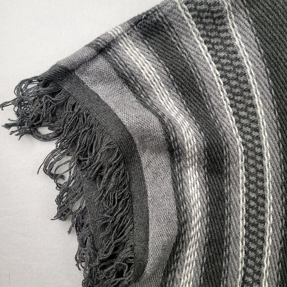 Eddie Bauer Womens Gray Knit Poncho XL/2XL Cotton Blend Striped Fringe Details - Picture 3 of 9